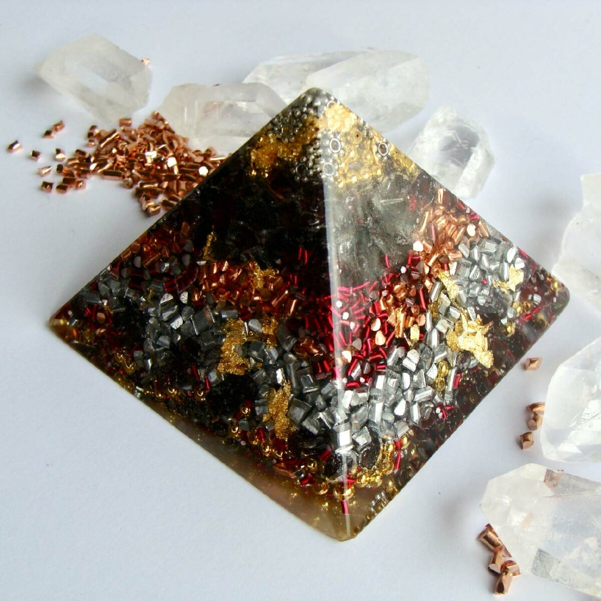 Orgonite pyramide grenat