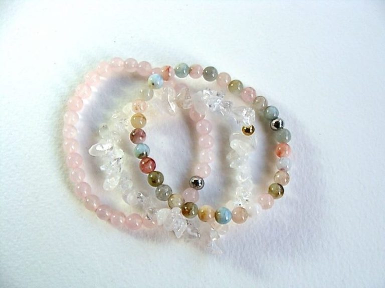 Bracelet Trois Rangs Perles Blanches Et Métal Signé BP - Occasion Très Bon état, Cuivre