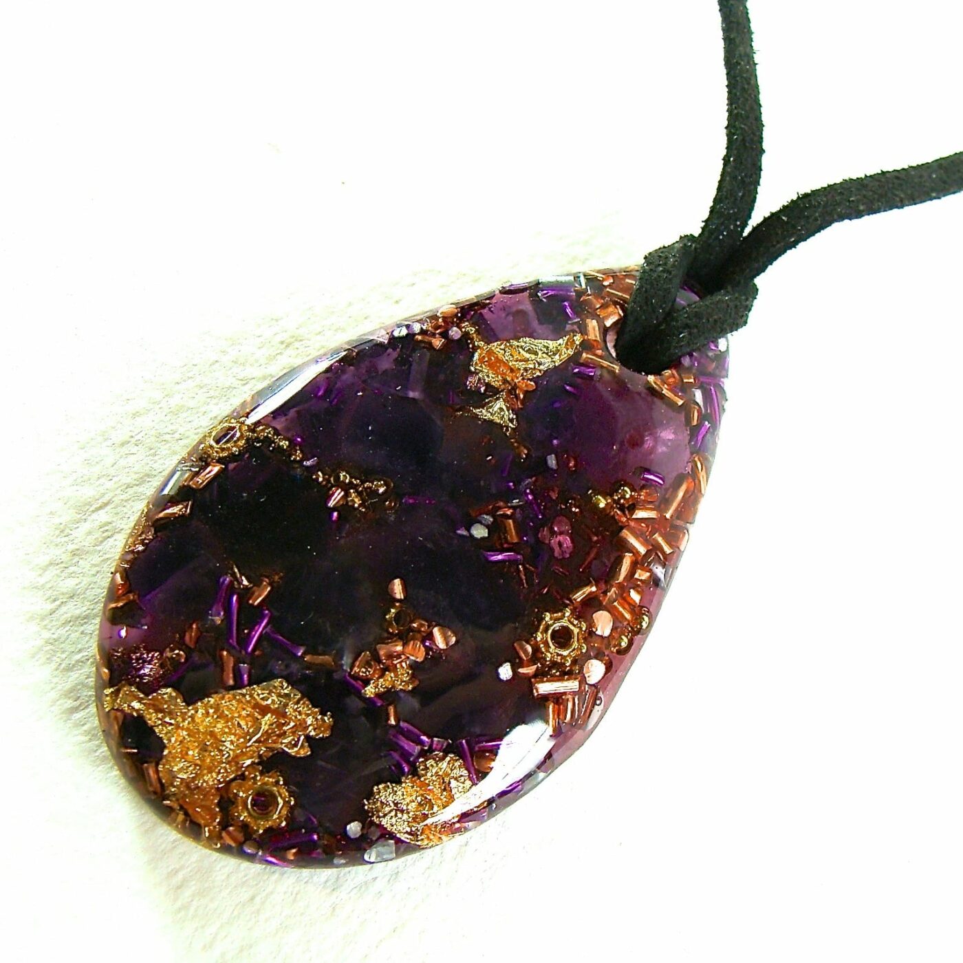 Pendentif orgonite galet goutte améthyste