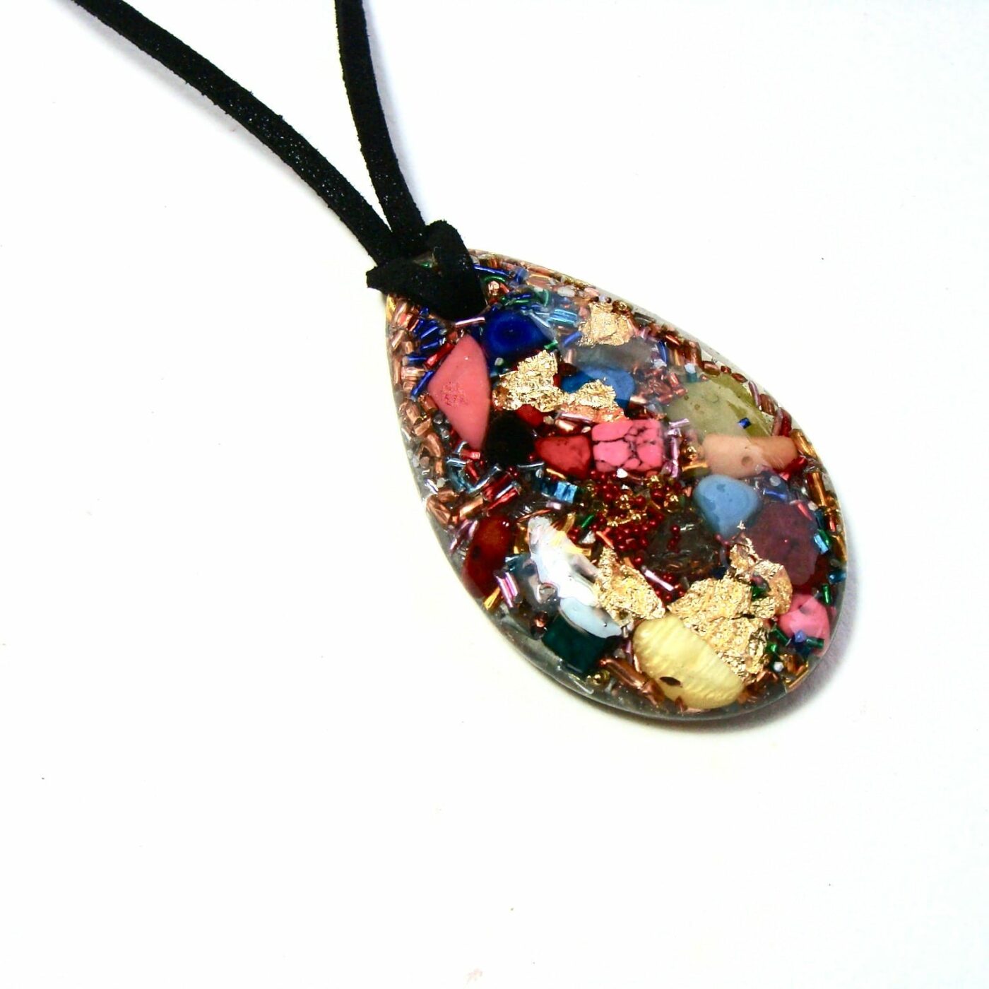 Pendentif orgonite galet goutte chakras