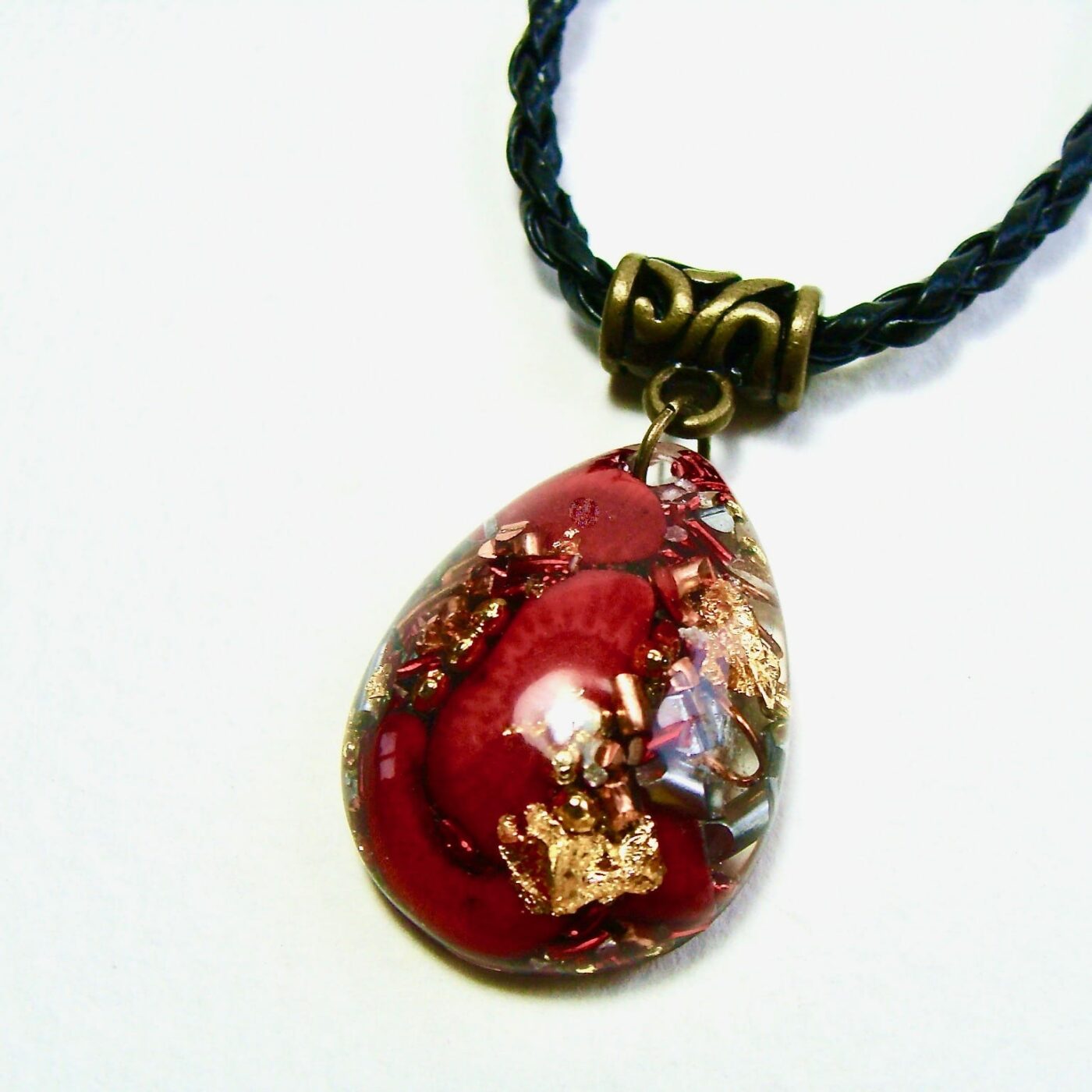Pendentif orgonite goutte corail cuir bronze