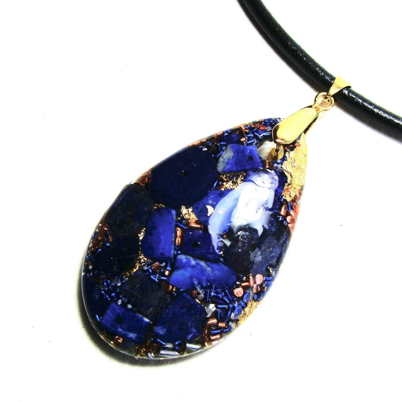 Pendentif orgonite galet goutte lapis-lazuli cuir