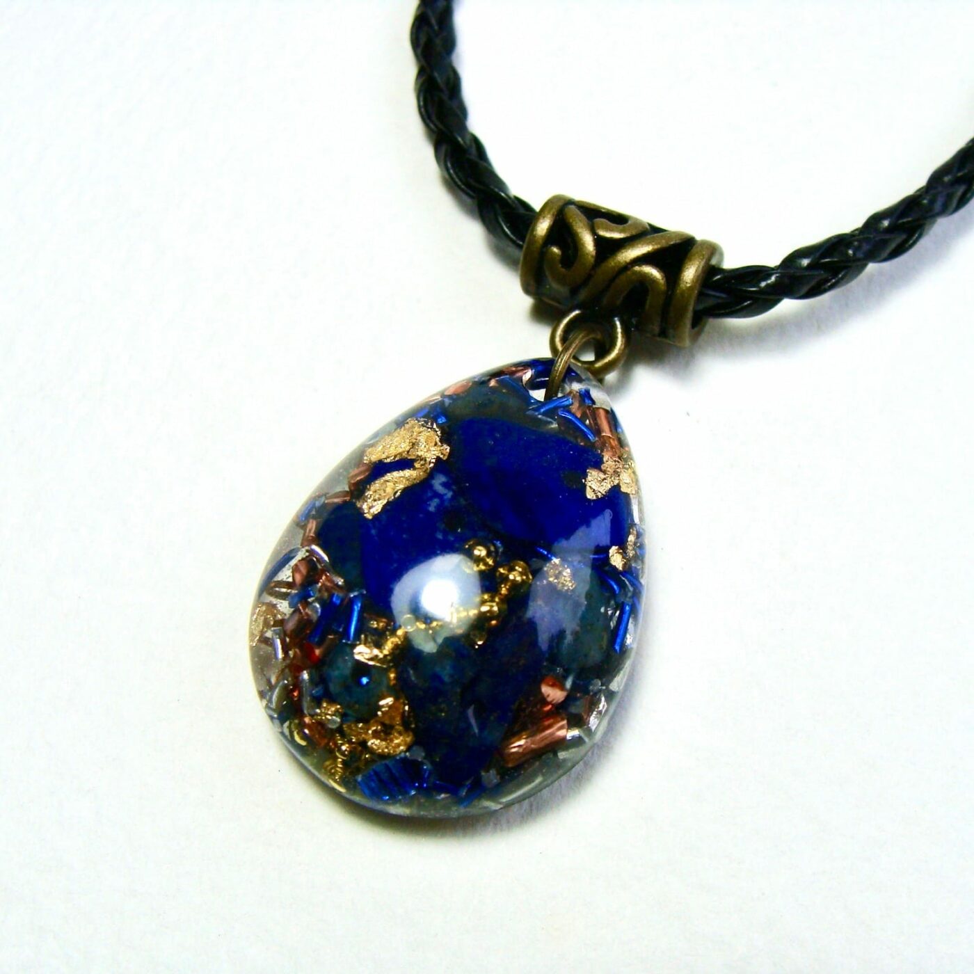 Pendentif orgonite goutte lapis-lazuli cuir bronze
