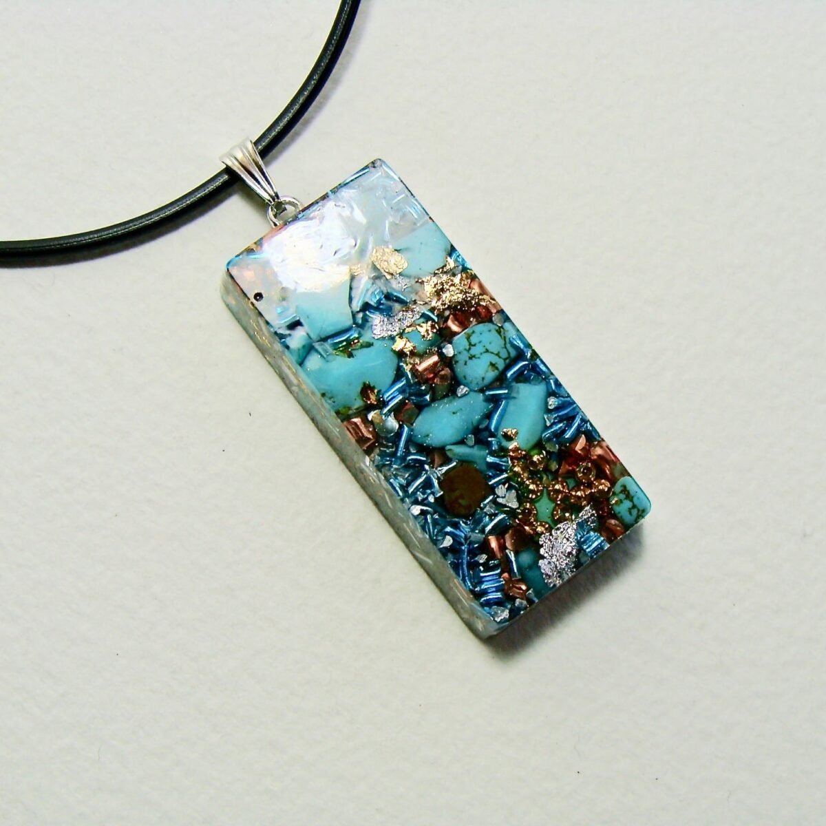 Pendentif orgonite rectangle turquoise