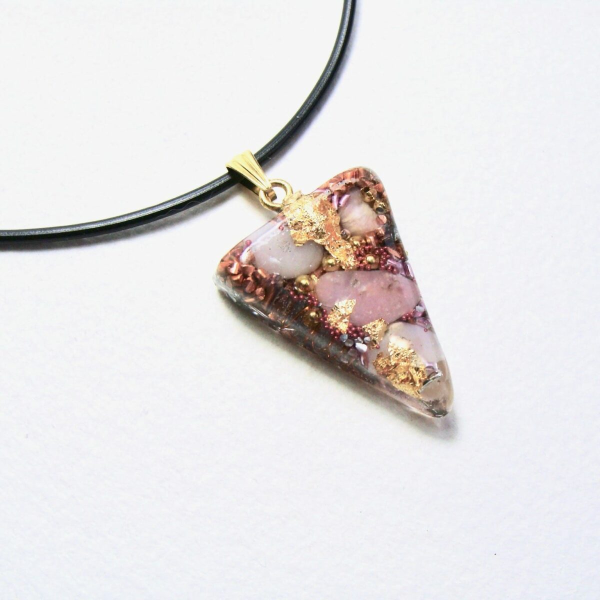 Pendentif orgonite triangle inversé rhodocrosite