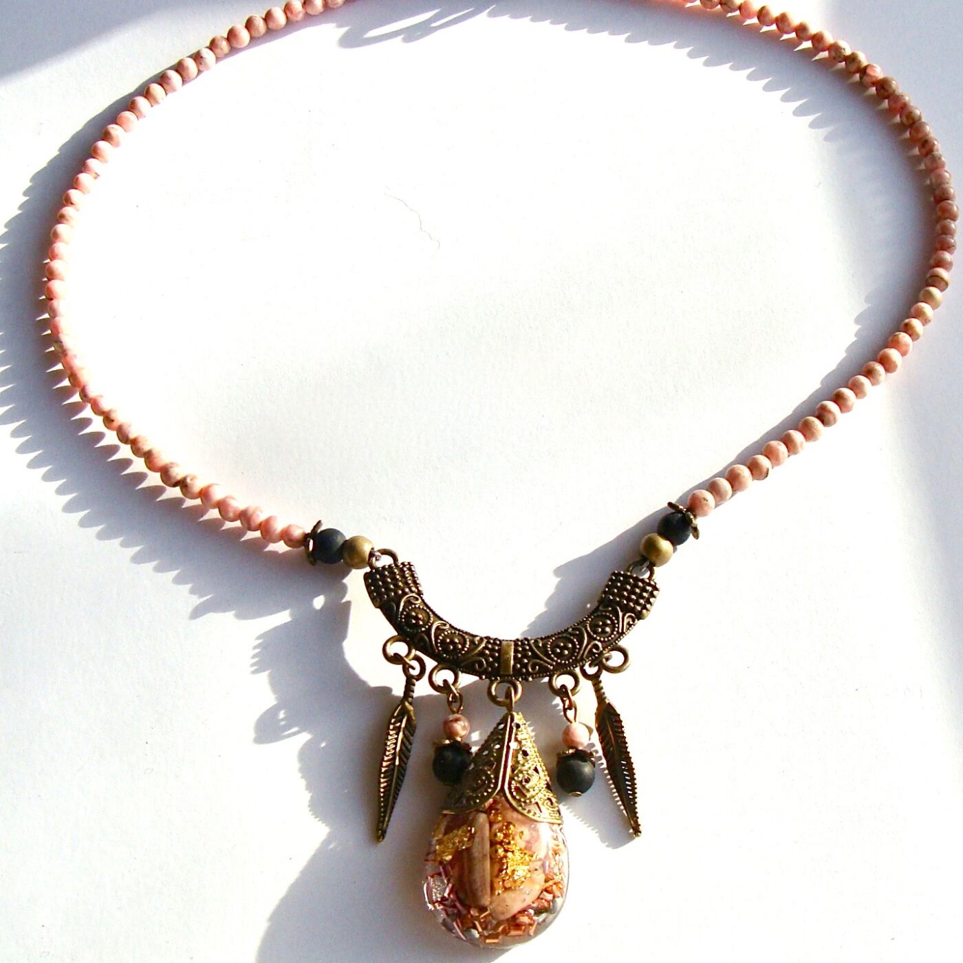 Collier orgonite goutte Tibet rhodocrosite