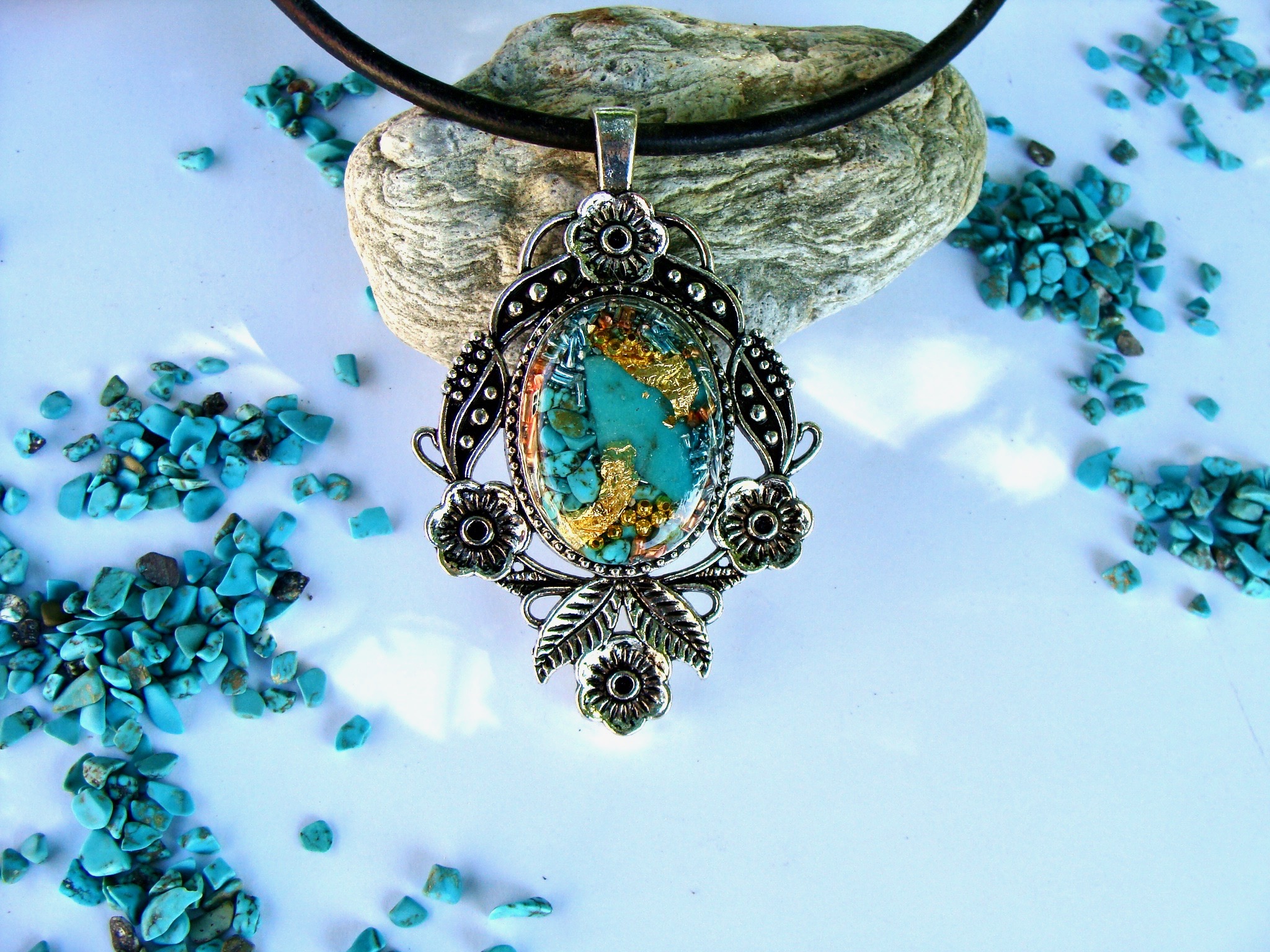 Pendentif cœur en sodalite bleu chaîne avec bain argenté