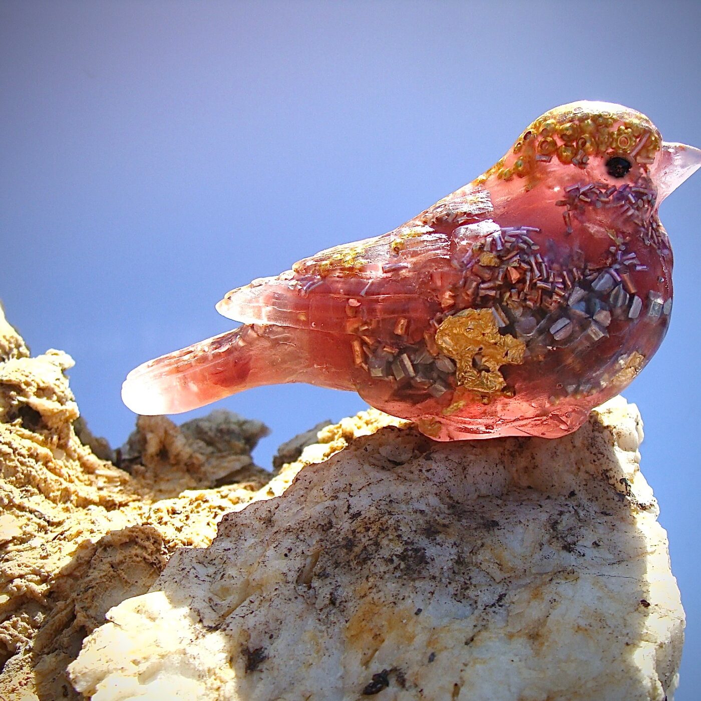 Orgonite oiseau quartz cerise