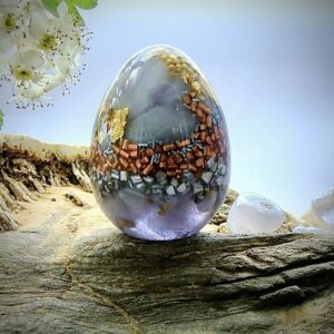 Orgonite oeuf calcédoine bleue