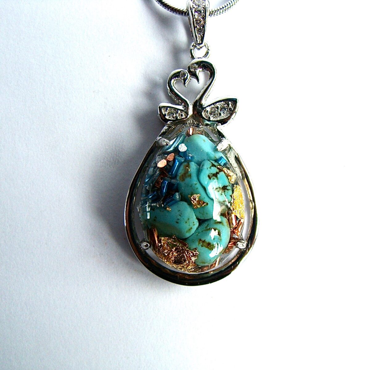 Pendentif orgonite turquoise goutte cygnes