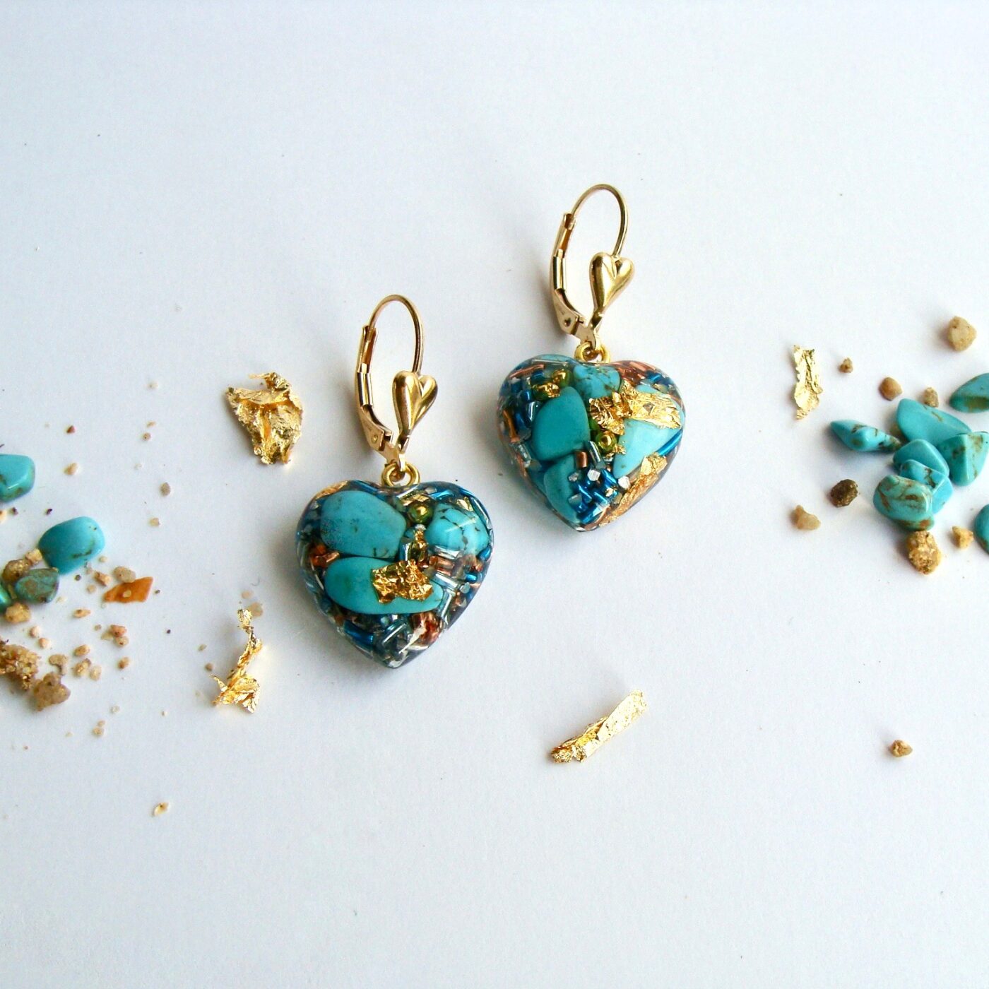 Boucles d'oreilles orgonite coeur turquoises