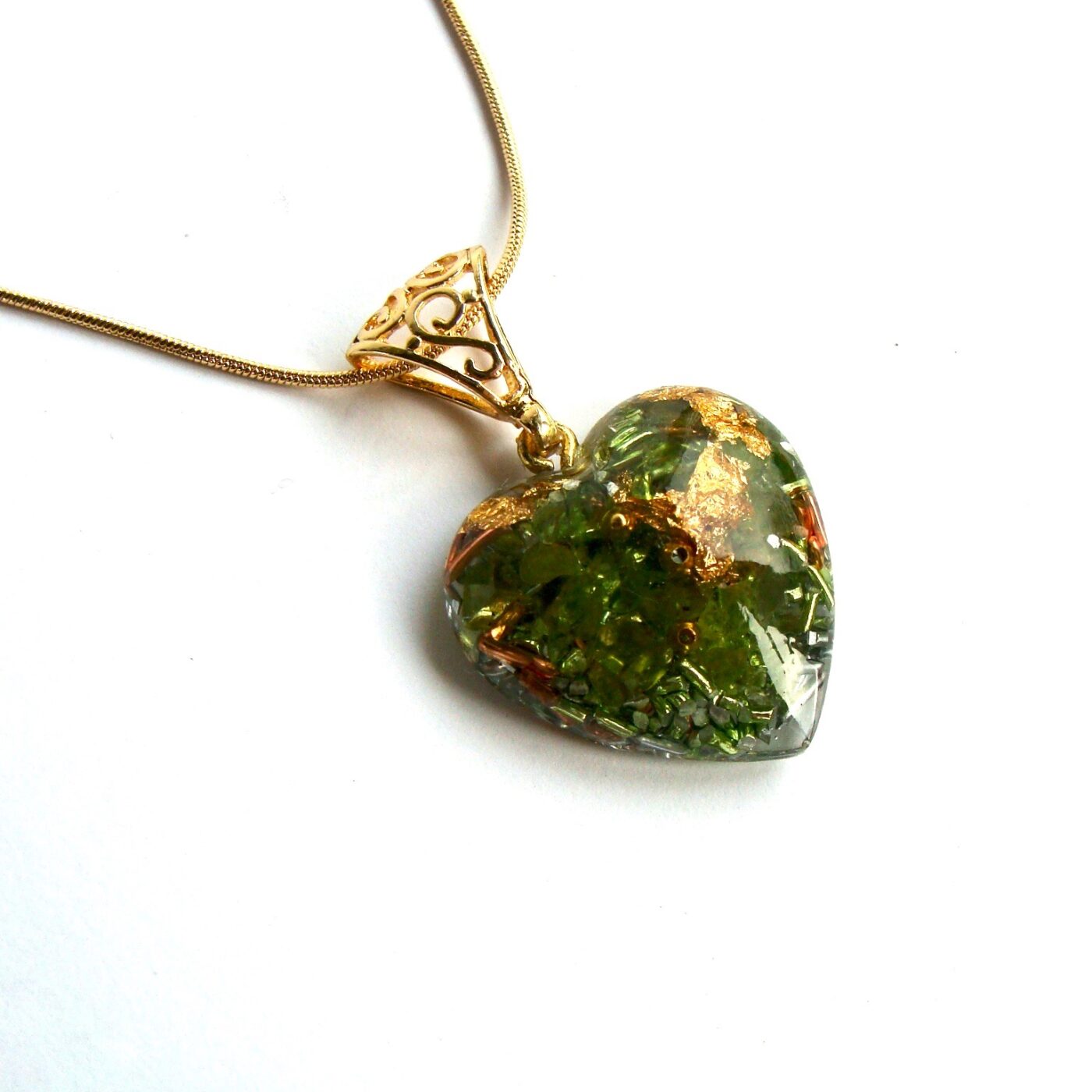 Pendentif orgonite coeur péridot new