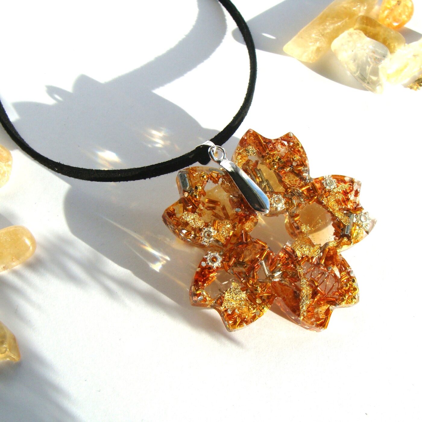 Pendentif orgonite fleur citrine