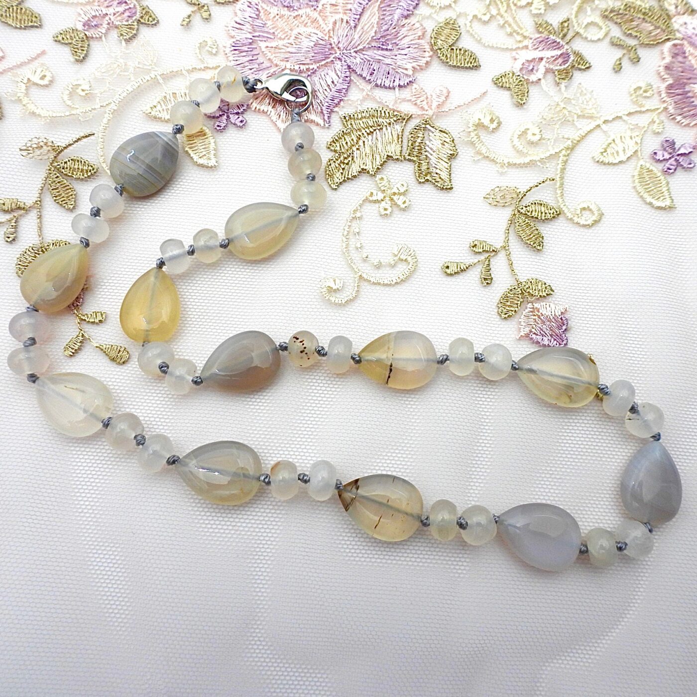 Collier en agate naturelle