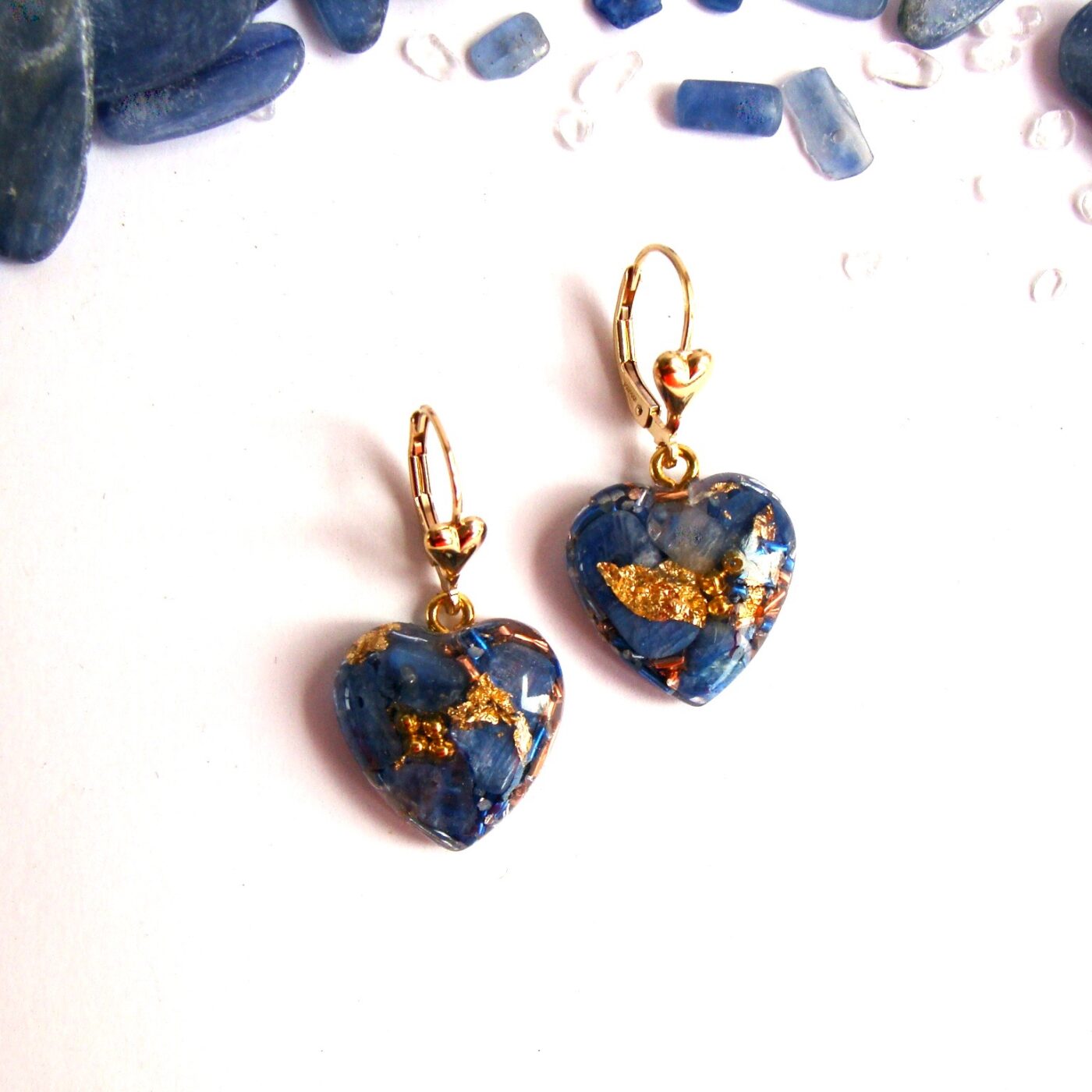 Boucles d'oreilles orgonite coeur cyanite bleue