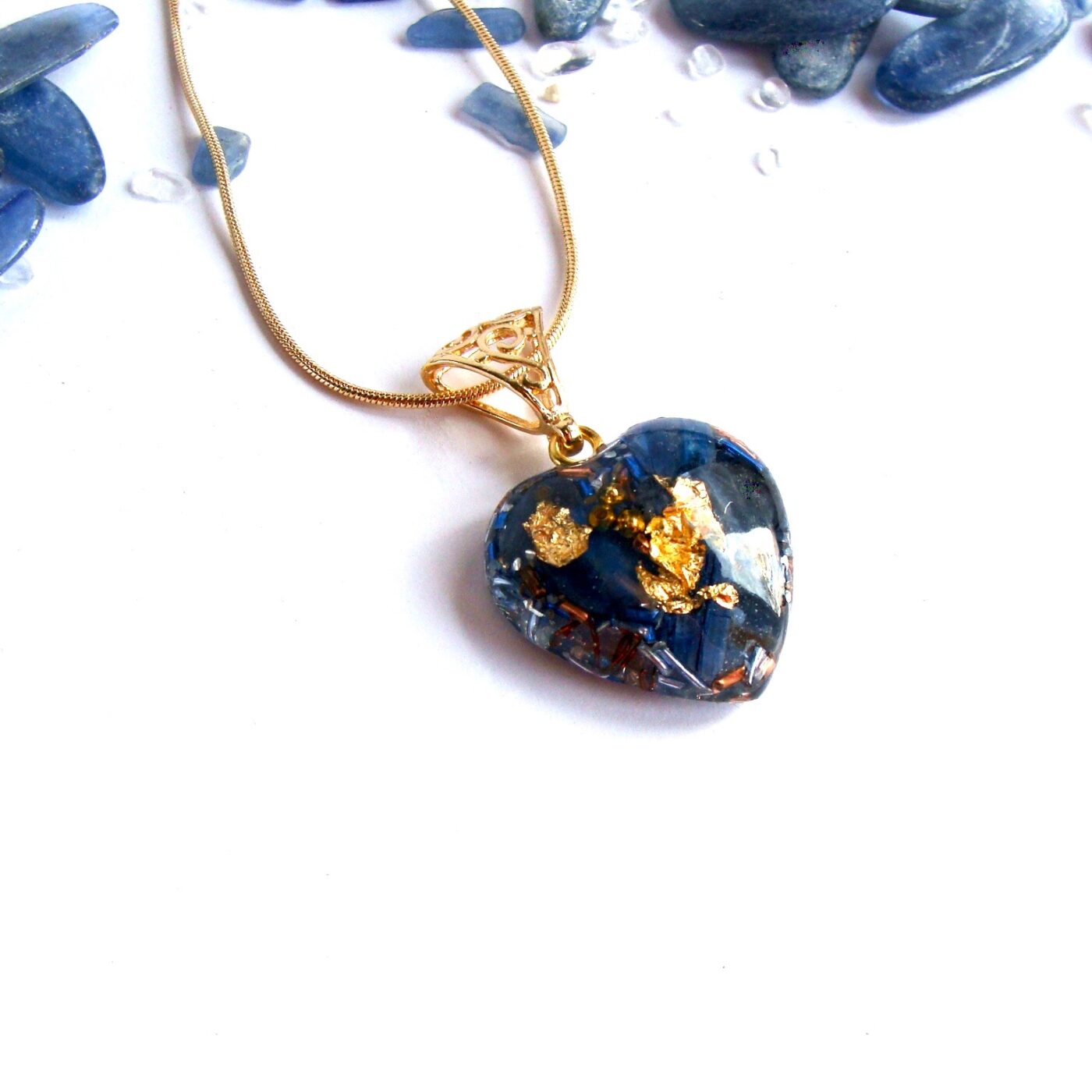 Pendentif orgonite coeur cyanite bleue new