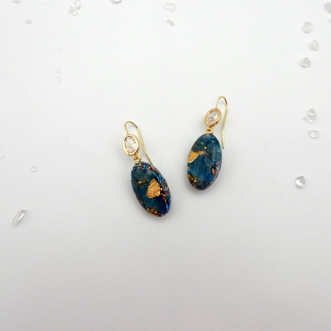 Boucles d'oreilles orgonite ovale apatite bleue