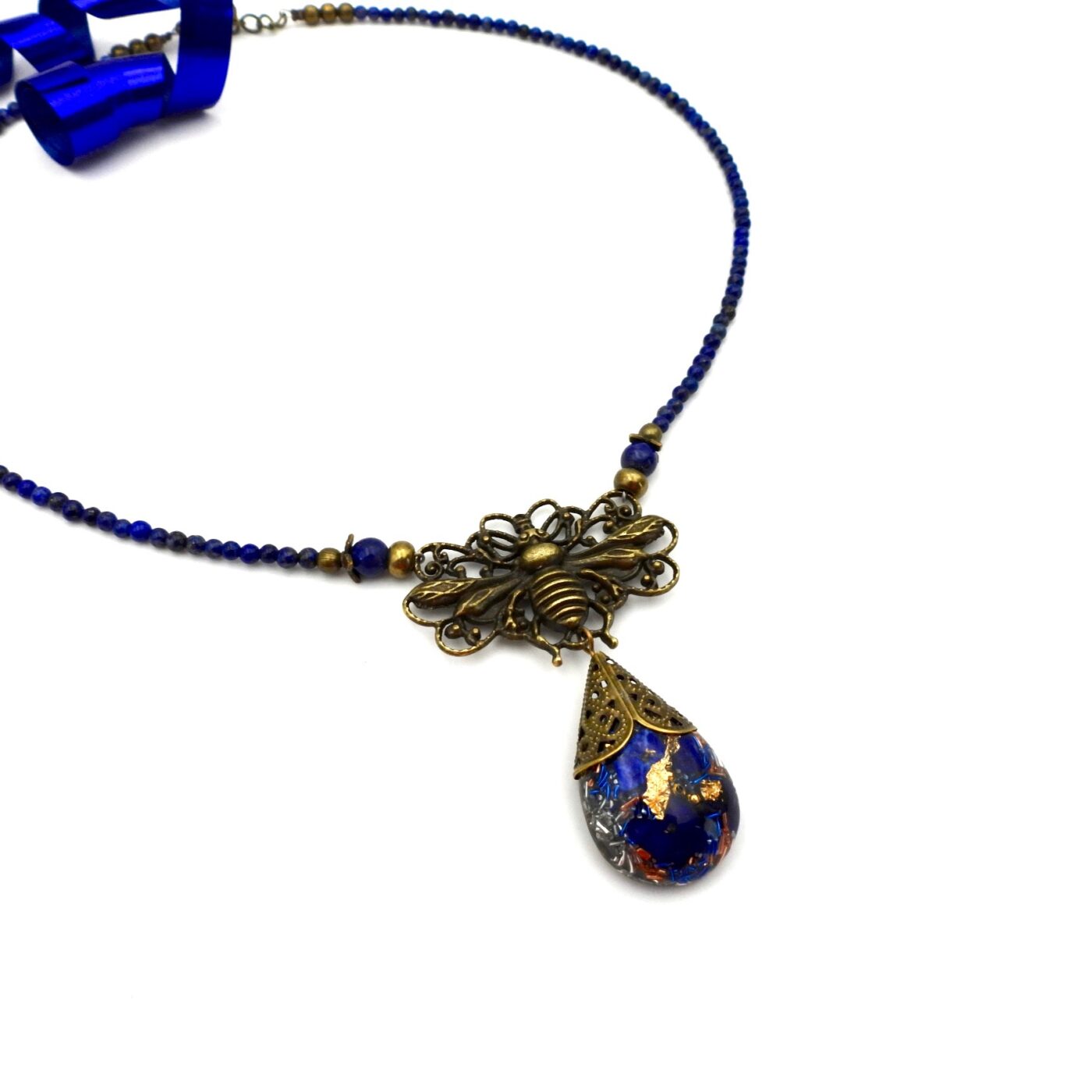 Collier orgonite abeille lapis lazuli