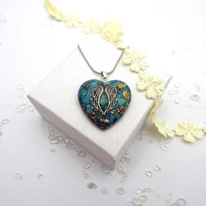 Pendentif orgonite coeur ailes d'ange turquoise