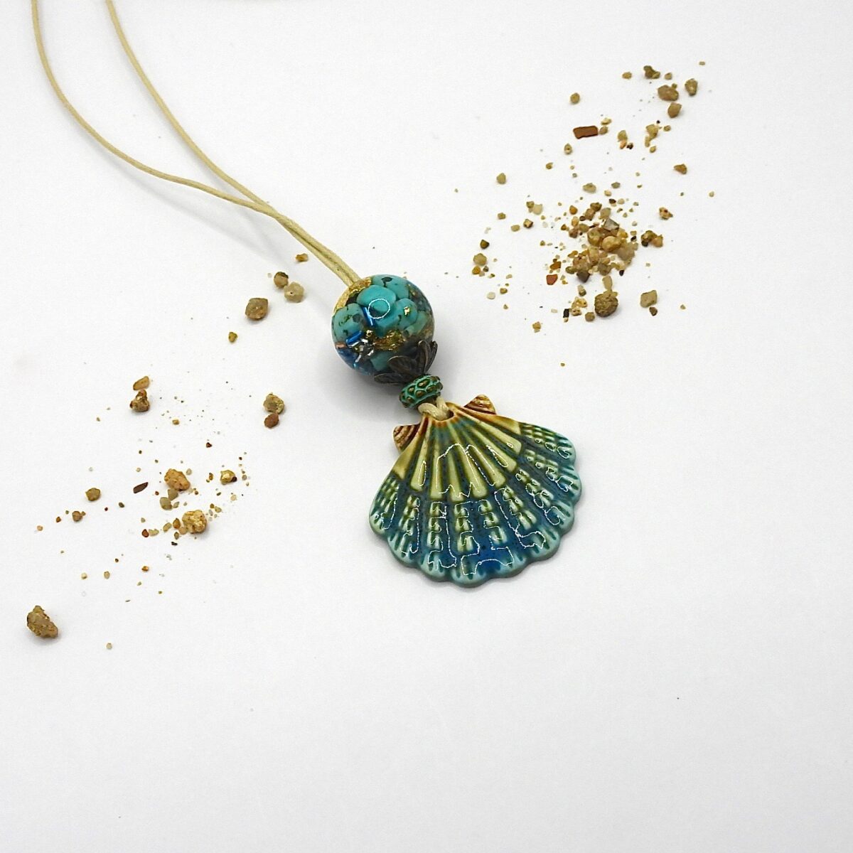Sautoir orgonite coquille St Jacques turquoise