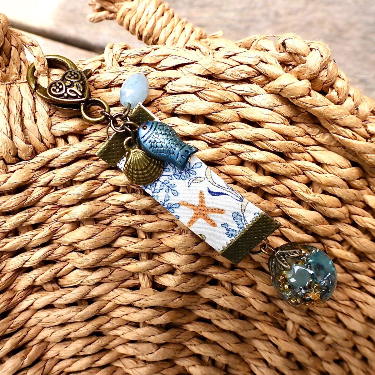 Porte-clefs orgonite sphère décor marin