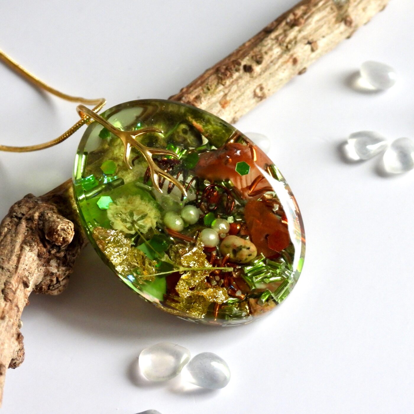 Pendentif orgonite ovale Nouveau Monde
