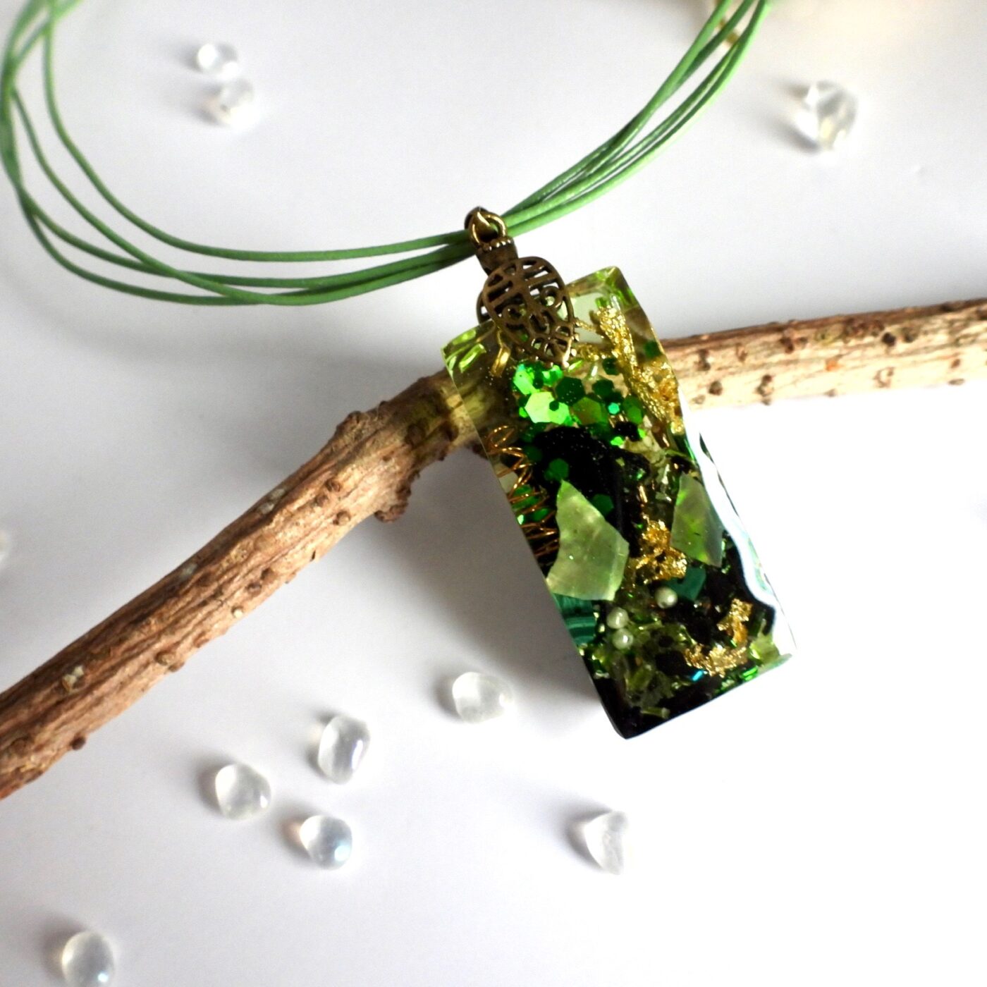 Pendentif orgonite rectangle Humanité