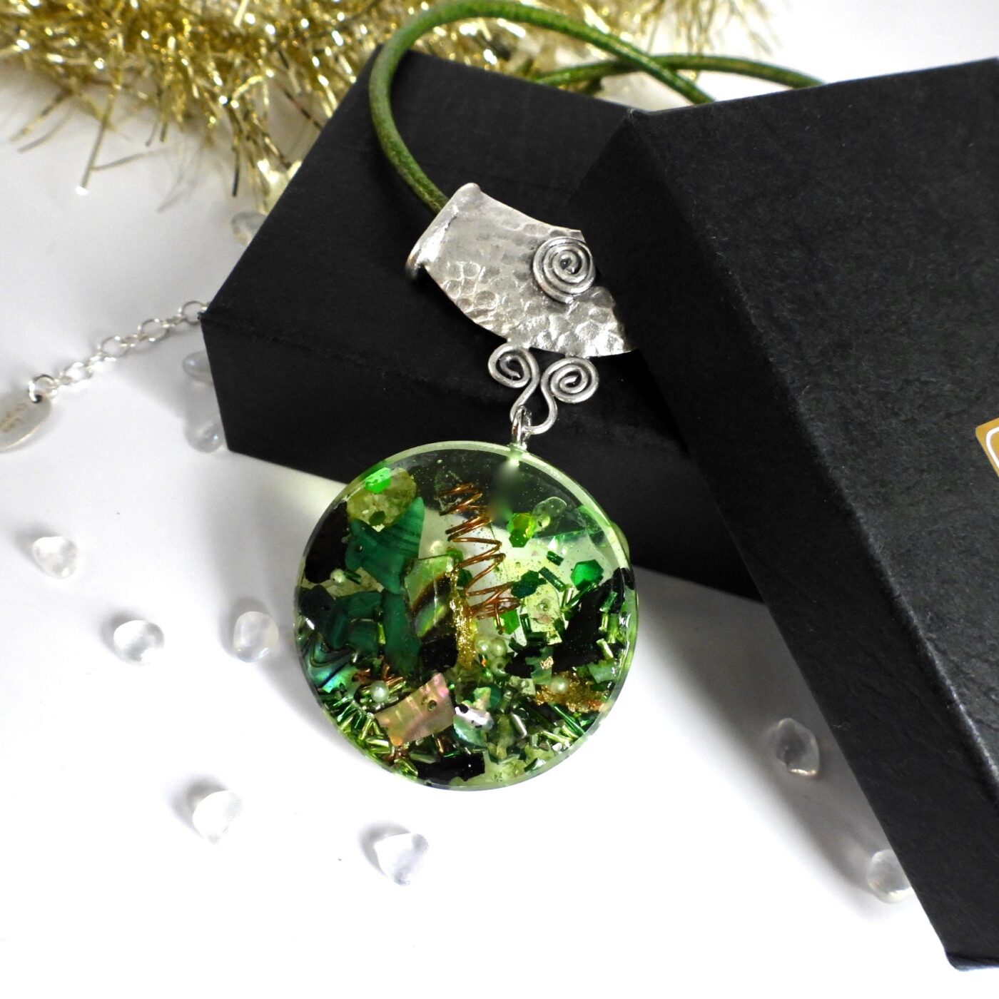 Pendentif orgonite rond Humanité ethnique