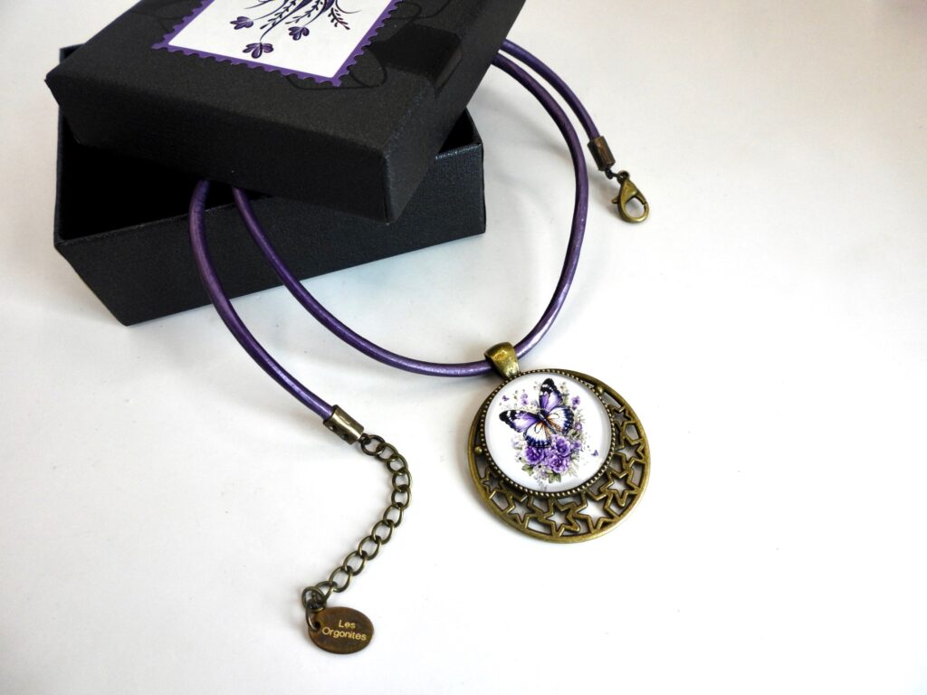 Collier Printemps Mauve papillon