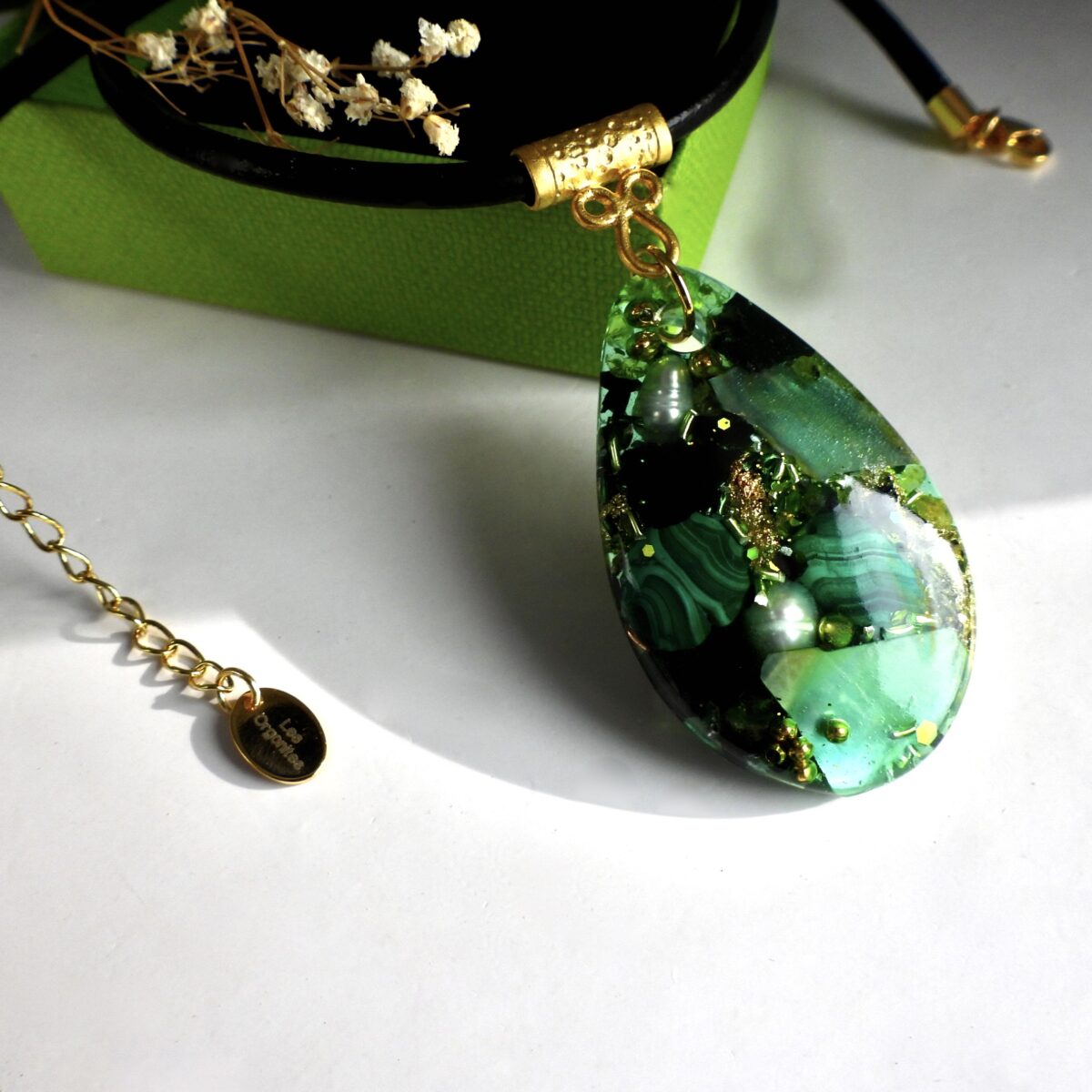 Pendentif orgonite galet Humanité