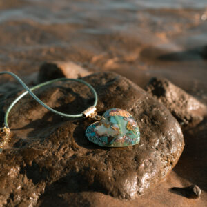 Pendentif Orgonite Galet Cœur Régénération