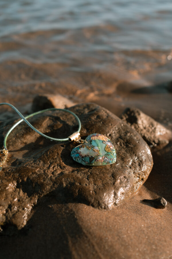 Pendentif Orgonite Galet Cœur Régénération