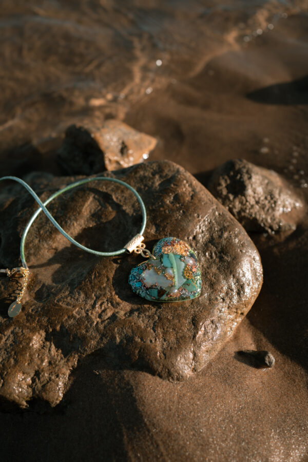 Pendentif Orgonite Galet Cœur Régénération – Image 4
