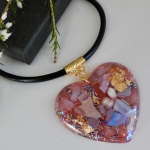 Pendentif orgonite galet coeur Rosée