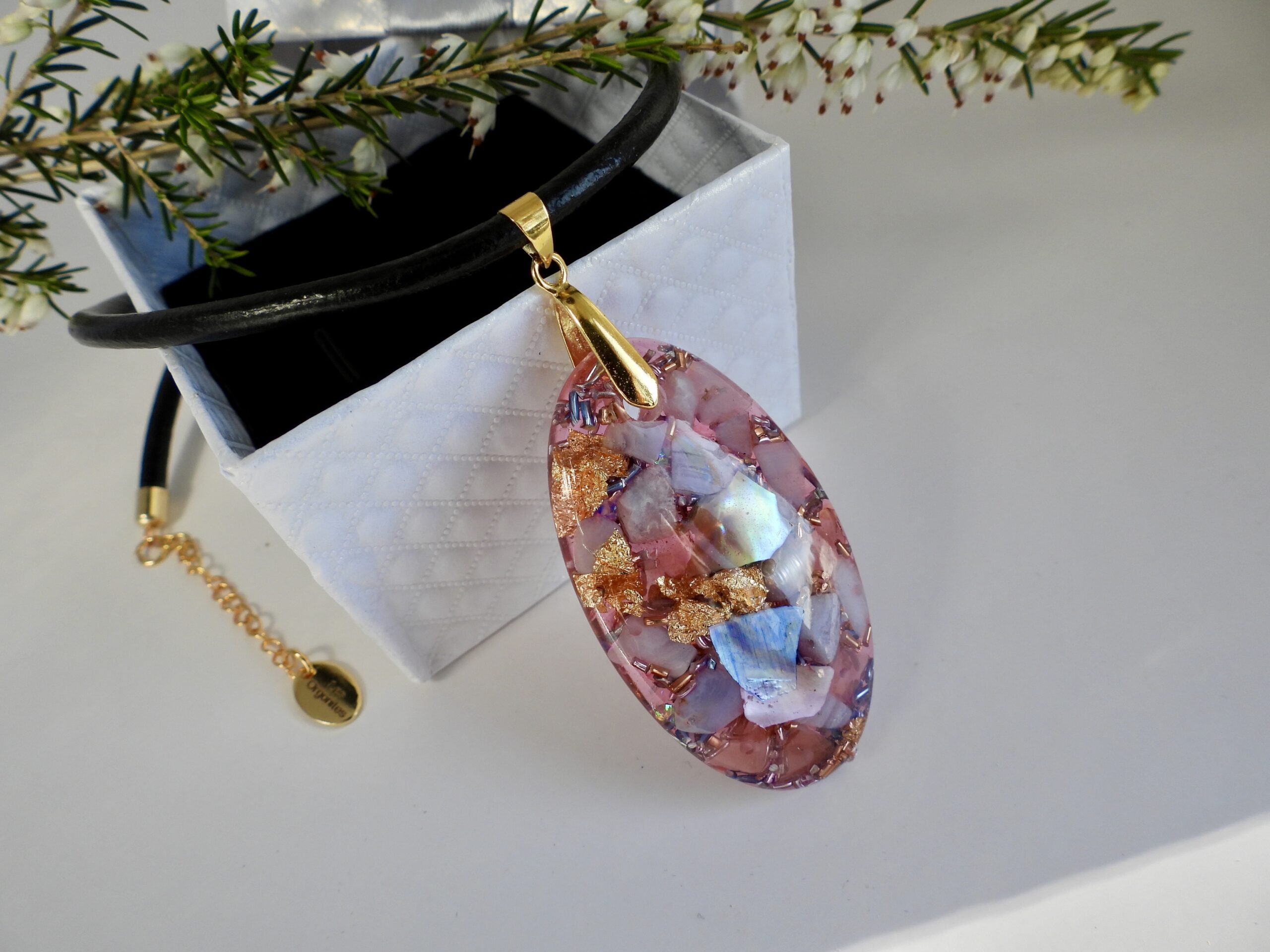 Pendentif orgonite galet ovale Rosée