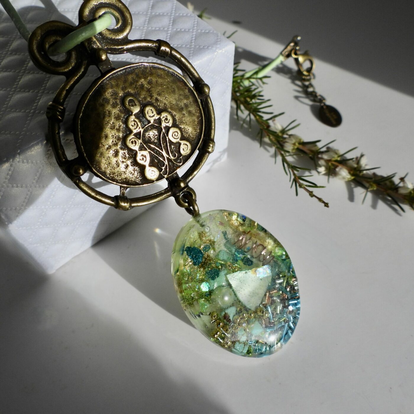 Pendentif orgonite ovale Ethnique Régénération