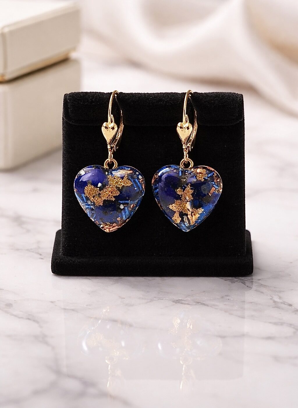 Boucles d'oreilles orgonite coeur lapis lazuli