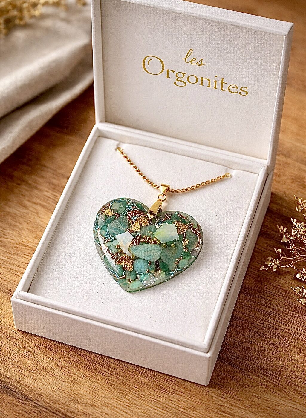 Pendentif orgonite galet coeur amazonite