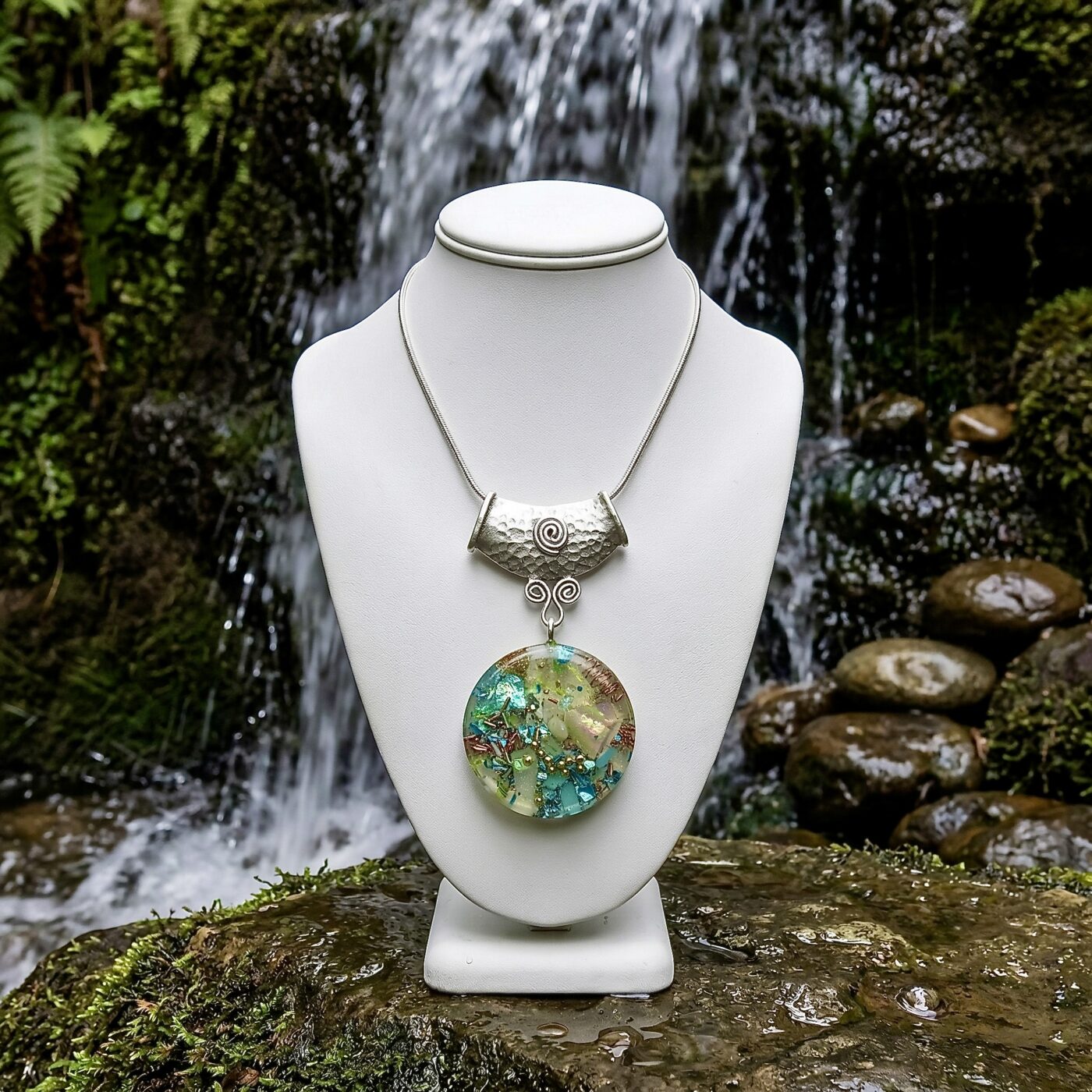 Pendentif orgonite rond ethnique Régénération