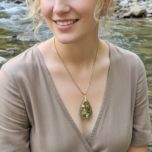 Pendentif galet goutte ou ovale péridot